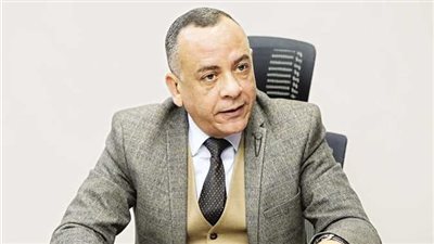 وزيري يتلقي أثريي الأقصر لشرح تفاصيل تطوير طريق الكباش