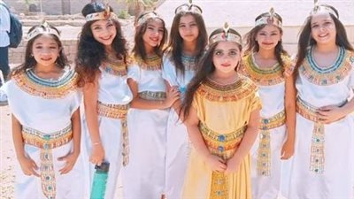 أطفال الأقصر يتزينون بالزي الفرعوني في حفل طريق الكباش 
