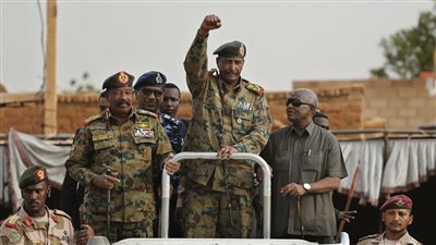 البرهان يتعهد بتسليم السلطة.. ويكشف موعد مغادرته للحياة السياسية والجيش