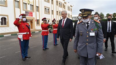 وزير جيش الاحتلال الإسرائيلي يستهل زيارته للمغرب من ضريح الملك محمد الخامس 