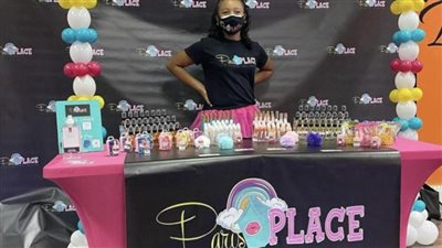 عمرها 10 سنوات.. وتملك شركة لمستحضرات التجميل