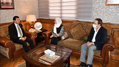 بعد تعيينها بنادي 6 أكتوبر.. وزير الشباب والرياضة يلتقي زوجة علاء علي 