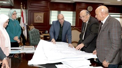 الانتهاء من رسومات مواقف سيارات الأجرة أسفل محور عدلي منصور ببني سويف