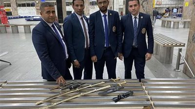 ضبط سيفين و3 خناجر بحوزة راكب في مطار القاهرة