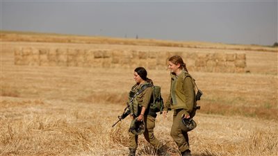 تمديد حبس ضابط إسرائيلي كبير ارتكب جرائم جنسية في دورات مياه المجندات