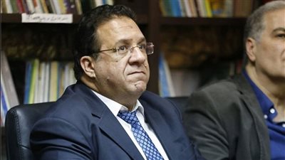 أحمد جلال إبراهيم يساند اللاعبين قبل لقاء المقاولون