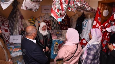 نائب محافظ مطروح تفتتح معرض منتجات الأندية النسائية|صور