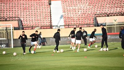 قبل اللقاء.. وصلة مزاح بين حراس مرمى الأهلي وسموحة | فيديو 