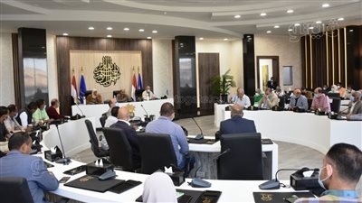 محافظ أسوان يوجه بالإسراع في أعمال التطوير والتجميل