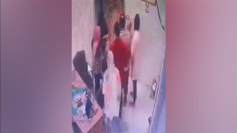 تعدي ٦ مجهولين على