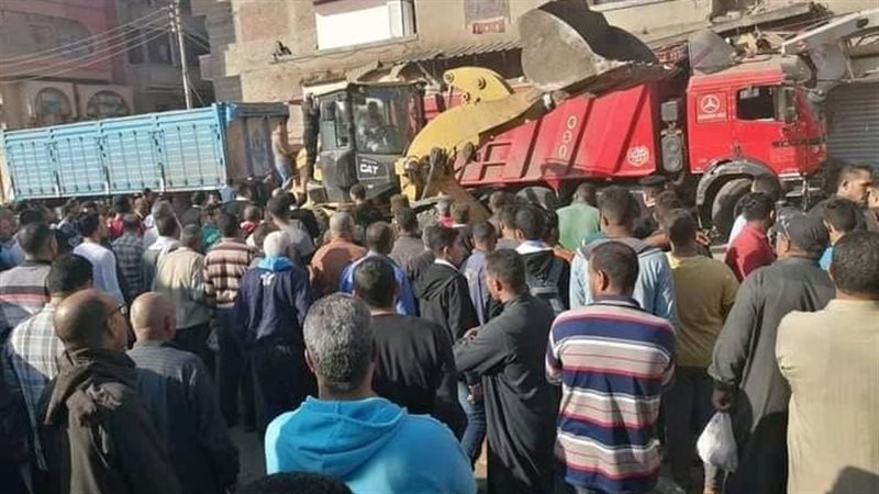سيارة نقل تقتحم مخبز