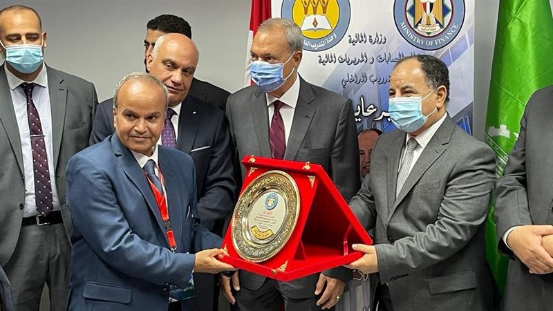 وزير المالية الدكتور