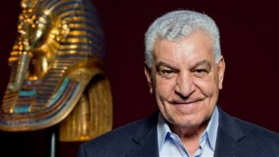 زاهي حواس يقرأ أنشودة كتبت منذ 3 آلاف سنة في معبد الأقصر |فيديو