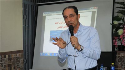 خبير إعلامي بندوة «الحركة الوطنية» يطالب الأحزاب بوحدة بحوث لقياس الرأي العام