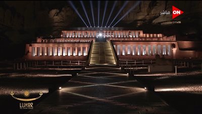 وائل الفشني يشعل أجواء حفل افتتاح طريق الكباش بأغنية 