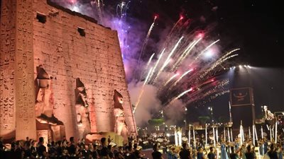 الألعاب النارية تزين سماء معبد الأقصر ابتهاجا بافتتاح طريق الكباش | صور