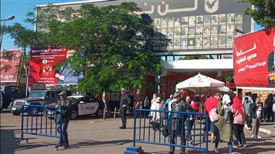 شاهد.. أتوبيسات تنقل أعضاء الأهلي من مدينة نصر للجزيرة 