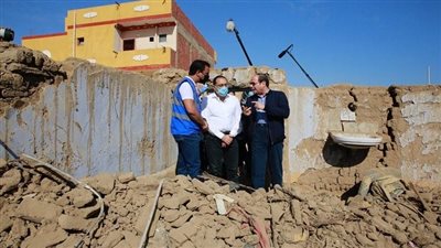 السيسي لأسر المناطق المتضررة من السيول في أسوان: مصر لن تتخلى أبدًا عن أهلها ولن تترك مشكلة بدون حلها والقضاء عليها.. الدولة وضعت خطة لتطوير جميع قرى الجمهورية