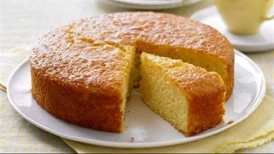 طريقة عمل الكيكة العادية الهشة بمكونات بسيطة