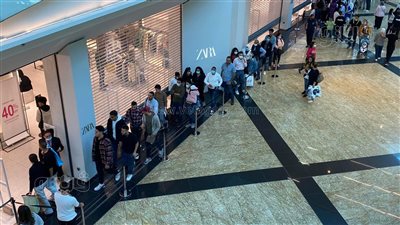 طوابير على محل ملابس بمول بمصر الجديدة في تخفيضات black friday |فيديو وصور