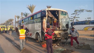 أول صور لحادث تصادم أتوبيس وإصابة 39 شخصا بمطروح