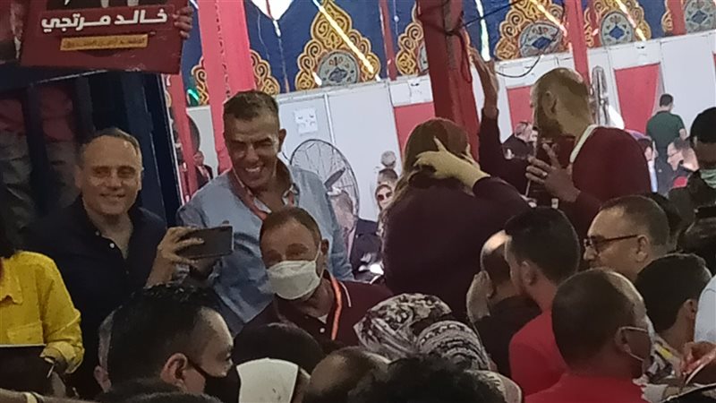 اعضاء الأهلى مع الخطيب