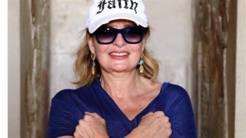 الفنانة يسرا