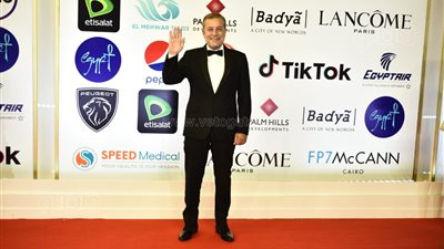 شريف منير ومحمد محمود عبد العزيز وانتشال التميمي في افتتاح مهرجان القاهرة السينمائي | صور