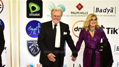 حسين فهمي ومحمد جمعة يتألقان على ريد كاربت مهرجان القاهرة السينمائي