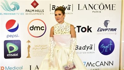 إطلالة غريبة لـ هنا شيحة على ريد كاربت مهرجان القاهرة السينمائي | صور