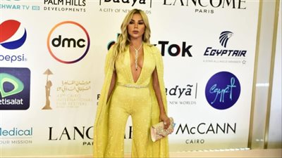 فساتين بأجمل الألوان على ريد كاربت مهرجان القاهرة السينمائي | صور