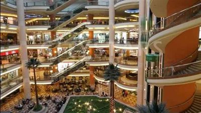 عروض البلاك فرايدي.. مول يستقبل المواطنين بالغناء في التجمع الخامس