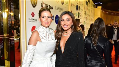 افتتاح مميز لمهرجان القاهرة السينمائي.. ونجمات الفن يتألقن على السجادة الحمراء