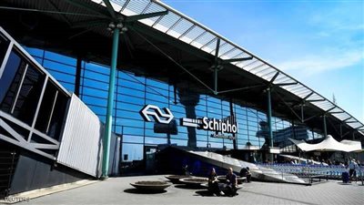 جاءوا على متن رحلتين من جنوب أفريقيا.. رصد 61 مصابا بسلالة أوميكرون في هولندا 