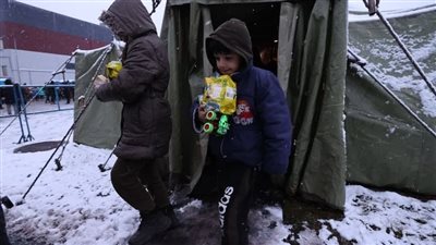 الثلوج تزيد معاناة المهاجرين عند الحدود البيلاروسية - البولندية