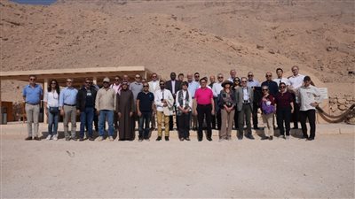  ٣٥ سفيرًا يزورون البر الغربي ويعربون عن انبهارهم بروعة مقبرة الملكة نفرتاري
