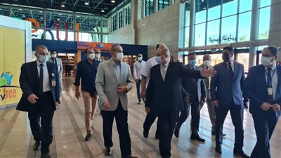 وزير الطيران المدني يتفقد مشروعات البنية التحتية بمطار الأقصر