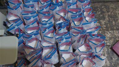 ضبط مواد غذائية منتهية الصلاحية داخل مصنع في الإسكندرية