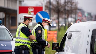 من بينهم مصريون.. النمسا تعتقل 15 شخصا يشتبه بتهريبهم مهاجرين من جنسيات عربية