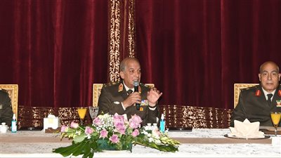 وزير الدفاع يلتقى وفدا من أعضاء مجلسى النواب والشيوخ