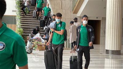 بعثة بيراميدز تتحرك لملعب مباراة مانياما| صور