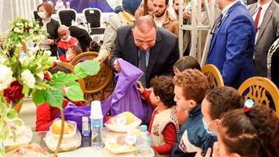 محافظ الإسكندرية يشهد احتفالية يوم الطفل بمشاركة أبطال مرضى السرطان