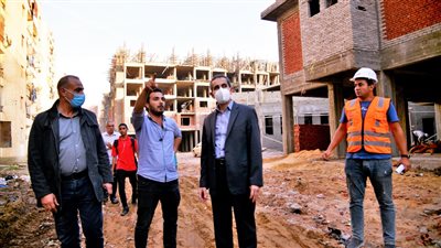 محافظ الغربية يتفقد عمارات الإسكان الاجتماعي ومشروع إنتاج البيض بطنطا