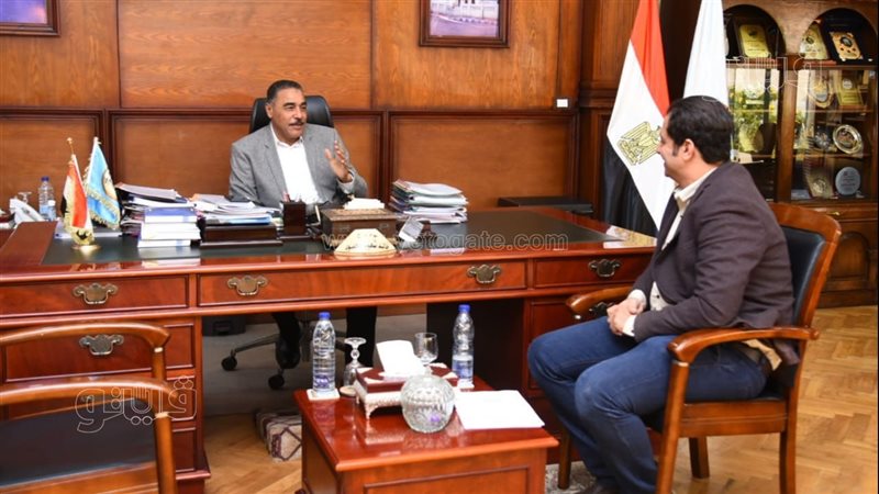 محافظ مطروح يجتمع