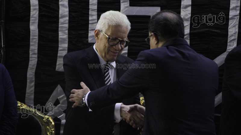 مرتضى منصور يصل عزاء