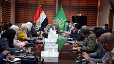 أخبار القليوبية| إعادة تشغيل ماكينة الكمامات بجامعة بنها.. وإجراء انتخابات اتحاد الطلاب