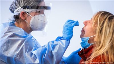 فرنسا تعلن رصد 8 أشخاص يشتبه في إصابتهم بمتحور أوميكرون 