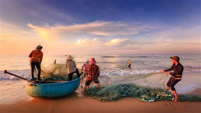 كيف حمى قانون حماية البحيرات المياه من التلوث ومعوقات الصيد