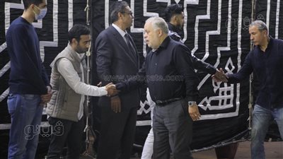 فاروق جعفر وأشرف زكي وشيكابالا يشاركون في عزاء جلال إبراهيم بالزمالك | فيديو 