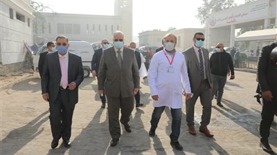محافظ القاهرة يتفقد مستشفى حميات العباسية